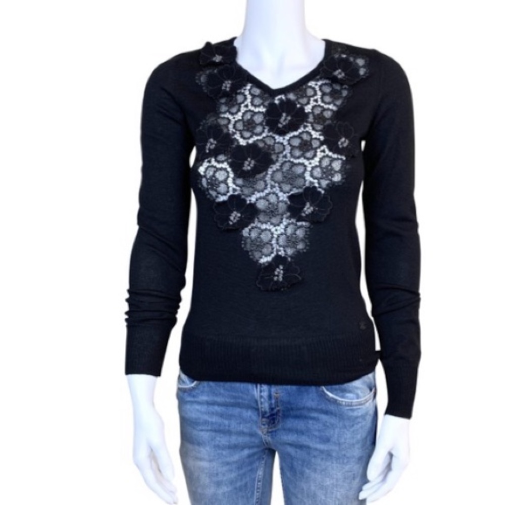 100% authentic classic Chanel cashmere Sweater.